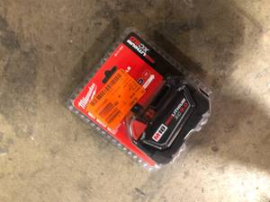 lot 51 image: Milwaukee M18 18-Volt 5.0 Ah Lithium-Ion XC Extended Capacity Battery Pack  Customer Returns See Pictures
