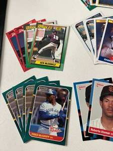lot 143 image: 28 Rookie Card Lot - Belle, Martinez, McDonald, McGriff, Vaughn, R. Alomar, S. Alomar