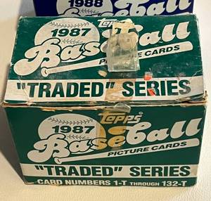 lot 264 image: 1987 and 1988 Topps Traded Sets - Greg Maddux, Matt Williams, Roberto Alomar, Mark Grace RCs