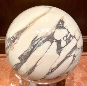 lot 69 image: Stunning Marble Sphere Decor