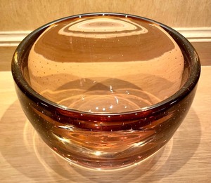 lot 75 image: Art Glass Bowl by Global Views of Poland