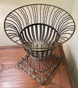 lot 77A image: Decorative Metal Urn