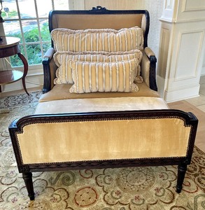 lot 5 image: Elegant and Stylish Oversized Accent Arm Chair with Coordinating Ottoman
