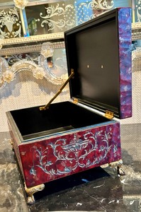 lot 161 image: Decorative Maitland-Smith Dresser Top Box