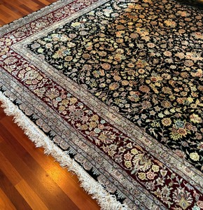 lot 172 image: Gorgeous Silk and Wool Blend Area Rug