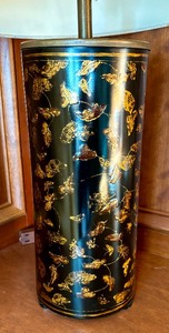 lot 173 image: Beautiful Black Based Lamp with Golden Accents