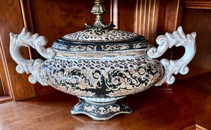 lot 174 image: Asian Style Decorative Table Lamp
