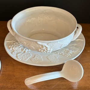 lot 197 image: Elios Soup Toureen