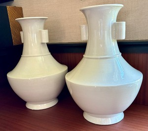 lot 203 image: Pair of Large Italian Vases