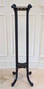 lot 147 image: Chelsea House Painted Wood Fern Stand