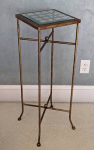 lot 122 image: Petite Glass Topped TableStand