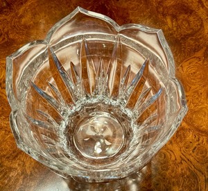 lot 34 image: Beautiful Crystal Vase