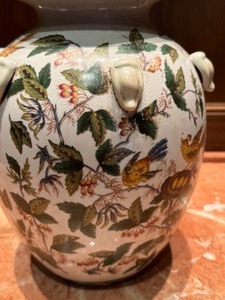 lot 101 image: Decorative Chinese Vase
