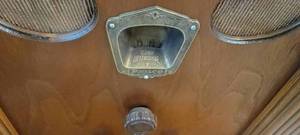 lot 16 image: Vintage Philco Cathedral Radio