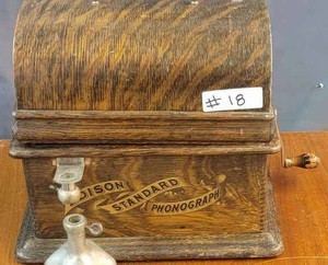 lot 18 image: Edison Standard Cylinder Phonograph