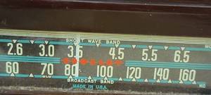 lot 19 image: Vintage Plastic Shortwave Band and Broadcast Unit Radio -  Made in the USA