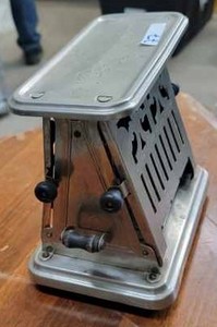 lot 77 image: Vintage Universal Electric Toaster