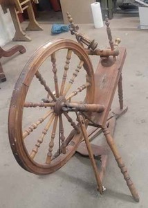 lot 98 image: Wood Spinning Wheel