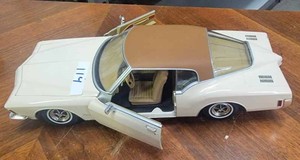 lot 114 image: 1971 Buick Riviera GS Diecast Car - No Box