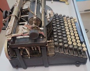 lot 141 image: The Smith Premier Typwriter