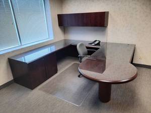 lot 7 image: Mobilia U shaped Executive Desk