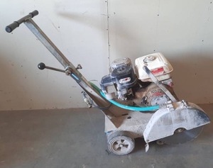 lot 5 image: Mini Concrete Saw