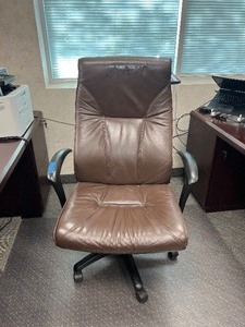 lot 4C image: Via Cortina High Back Executive Office Chair