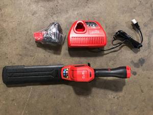 Milwaukee M12 FUEL 8 in. 12V Lithium-Ion Brushless Cordless Hedge Trimmer Kit with 4.0 Ah Battery and Charger  Customer Returns See Pictures