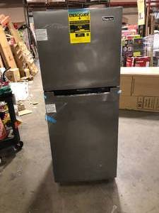Magic Chef 10.1 cu. ft. Top Freezer Refrigerator in Platinum Steel Customer Returns See Pictures