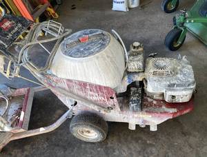 lot 5 image: Toro Line Painter 200
