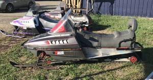 lot 4 image: 1992 Polaris Indy Trail Deluxe 488cc