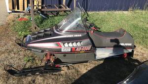 lot 3 image: 1992 Polaris Indy Trail 488cc