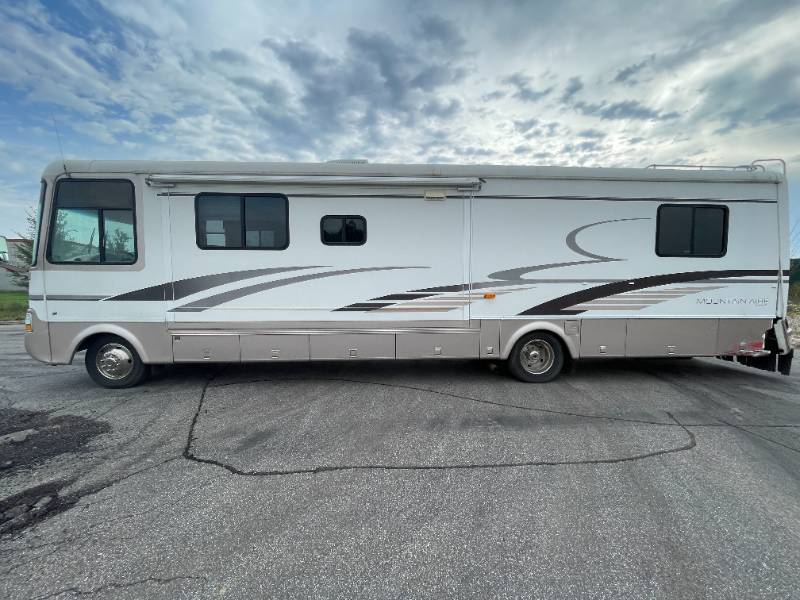 1999 Ford F550 Super Duty Motor Home - 83,819 MILES