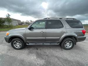 2007 Toyota Sequoia SR5 - 1 OWNER - 4X4