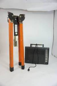 Traffix-Stand WStep-N-Drop Legs-- Lloyds Solid State AM-FM Portable Radio