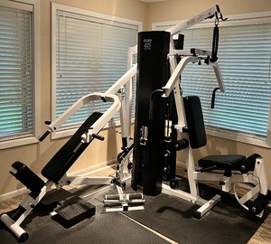 lot 3 image: Parabody 425 Serious Steel Home Gym