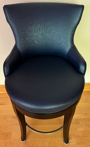 lot 8 image: Trio of Bar Stools