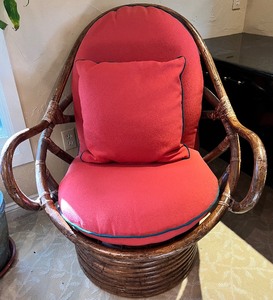 lot 12 image: Red Papasan Chair