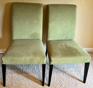 lot 10 image: Contemporary Glass Dining Table w 8 Chairs