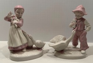 lot 45 image: Vintage Holland Mold Ceramic Pair