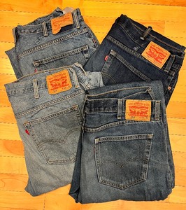 lot 59 image: 4 - LEVIS Mens Jeans - (1) 38 x 30 and (3) 38 x 32