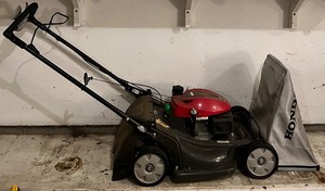 lot 71 image: VERSAMOW Easy Start Honda Mower
