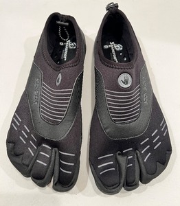 lot 83 image: BODY GLOVE - Mens Barefoot Cinch Water Shoes - NEW - Size 11