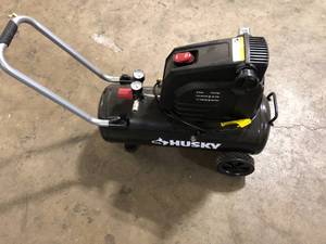 Husky 8G 150 PSI Hotdog Air Compressor Customer Returns See Pictures