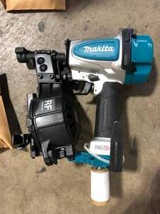 Pneumatic 1-34 in. 15 Degree Coil Roofing Nailer by Makita   Customer Returns See Pictures