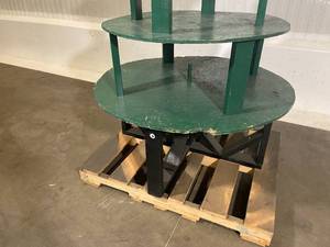 Multi-Tier Round Green Display