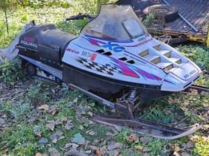 lot 1209 image: Polaris Indy 600 Snowmobile