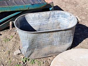 lot 1238 image: Metal Tub