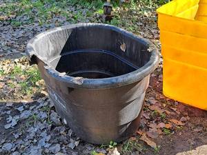 lot 1221 image: Mills Fleet Farm Plastic Tub