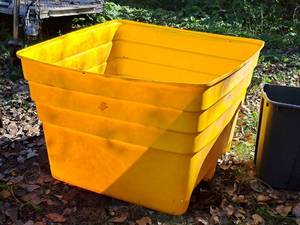 lot 1222 image: Plastic Tub